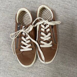 Taos Womens Sneakers size 8